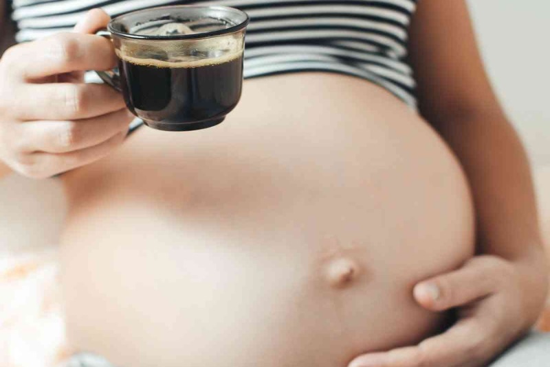 Mẹ bầu không nên uống cà phê trong suốt thời kỳ mang thai
