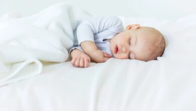 Cách đặt trẻ sơ sinh nằm ngủ