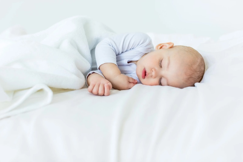 Cách đặt trẻ sơ sinh nằm ngủ