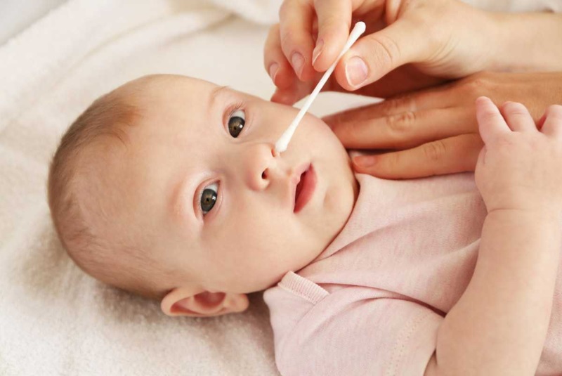 Những điều cần lưu ý khi vệ sinh mắt mũi miệng cho trẻ sơ sinh